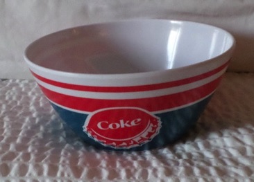 7431-1 € 3,00 coca cola plastic schaaltje.jpeg
